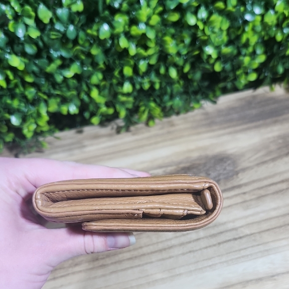 Tory Burch Tan Continental Wallet With Snap Closure - Picture 11 of 17